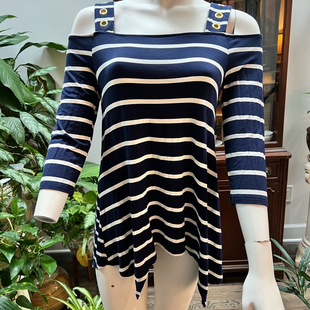 C. Oliver women’s top size small